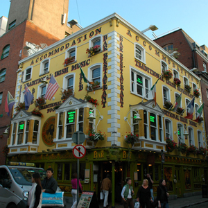 dub-dublin-the-oliver-st-john-cogart-bar-on-temple-bar